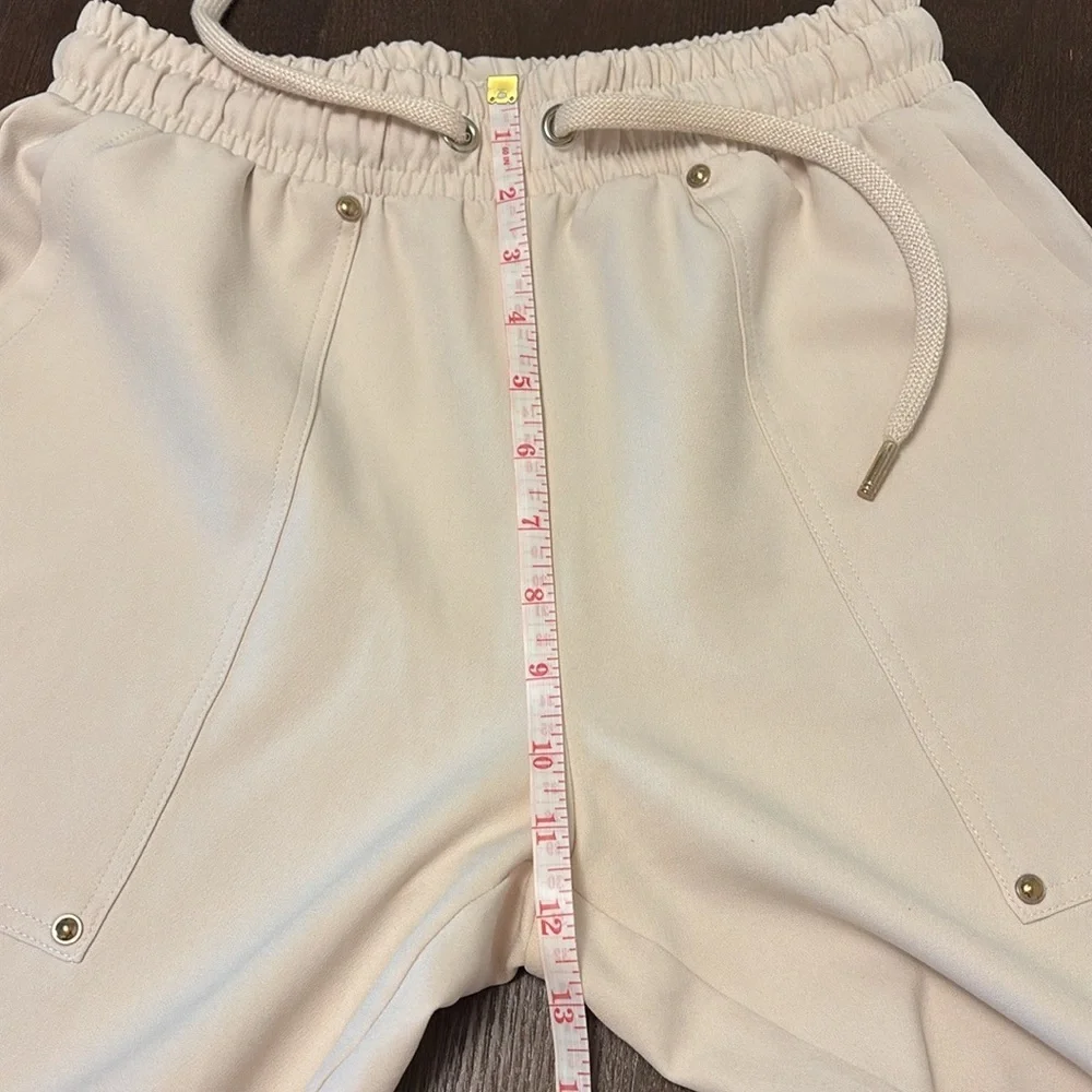 Zara cream sweatpants XS adjustable drawstring waistand zippers atthe ankles. .